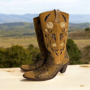 Vintage‎ Antonio Melani Brown Women's 8.5 boots Embroidery Snake Print 3" Heel